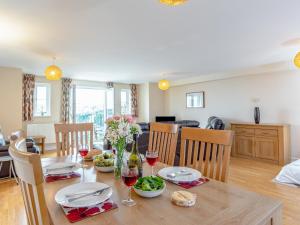 6 Harbour View