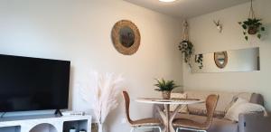 Sfeervolle studio in complex met zwembad - gratis parking - gelijkvloers