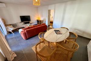 Modern 3-Bedroom Apartment for 7 with Terrace & Parking Beach 10min