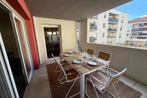 Modern 3-Bedroom Apartment for 7 with Terrace & Parking Beach 10min