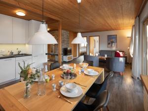 Apartment Chalet Bienli Mitte by Interhome