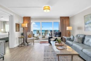 Beach House 201A - Salt Water Retreat