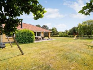 Holiday Home Ebon - from the sea by Interhome