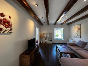 Lili Mar, 2-bedroom apartment with private parking