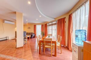 Spacious 2BD Forest Glade Villa - Nature Views By Flat Mаnager