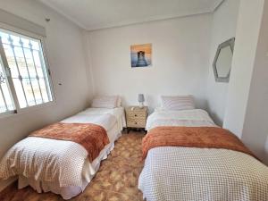 2 bed house close to beach