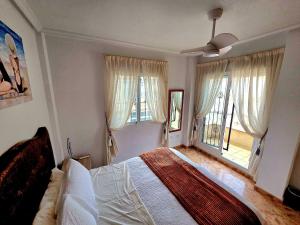 2 bed house close to beach