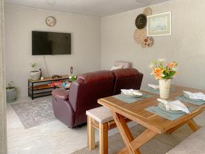 Ndeke Apartments Guesthouse in Meanwood Ndeke, Lusaka near KKIA - Fast wifi, solar backup