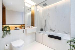 Designer Stay at Kings Cross Gasholders with Balcony