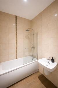 Cozy Room in Central Huddersfield - Perfect For Long Stays