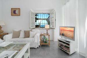 House Le Rocce with private beach