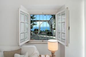 House Le Rocce with private beach