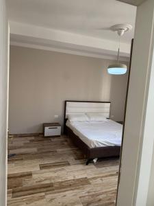 Modern Beach Apartment - 5 Min Walk to Sea - Balcony - AC - Fast WiFi