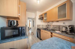 Large bright 4-bedroom T5 Ideal for families & pros