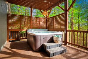 Theater - Gameroom - Firepit - Hot Tub
