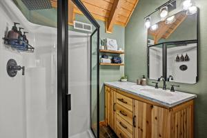 Theater - Gameroom - Firepit - Hot Tub