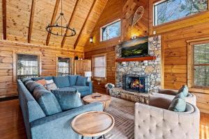 Theater - Gameroom - Firepit - Hot Tub