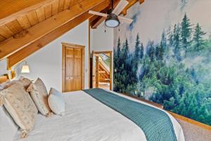 Theater - Gameroom - Firepit - Hot Tub