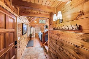 Theater - Gameroom - Firepit - Hot Tub