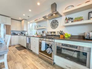 Driftwood Dreams Happy Guests, Lowered Pricing