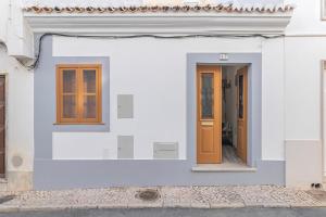 Private Patio - Steps to Beach & Castle - Lagos City Life