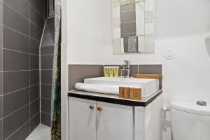 586 Duquesne Charming Apartment in Paris 7th