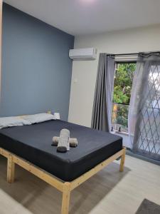 1 bed 9 mins walk from beach