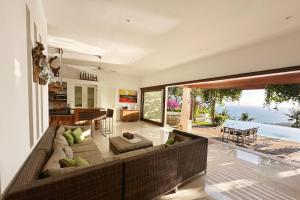 Cozy Family Villa with Sunset View