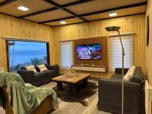 Amplia cabaña orilla lago Rupanco