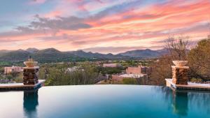 Luxe Scottsdale Desert Oasis • Infinity Pool Spa Panoramic Views Firepit