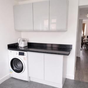 3 Bedroom Family Home with Drive & Garden near South Wimbledon