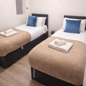 3 Bedroom Family Home with Drive & Garden near South Wimbledon