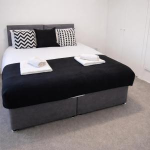 3 Bedroom Family Home with Drive & Garden near South Wimbledon