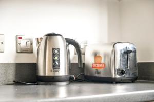 Spacious 3Bed Apartment in Stratford-Free Parking & Terrace