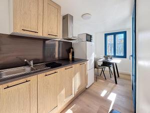 Hyper Centre Tarbes, appartement design, fibre, bureau dédié, arrivée autonome