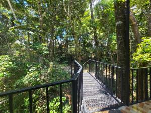 Roca Verde - Cabaña entre árboles