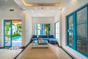 Blue Lagoon villa - 4 BRs - Private pool- Walk to beach