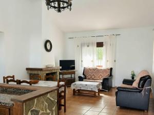 Chalet con piscina privada no permitimos grupos de jovenes