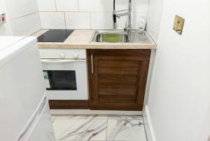 Modern Self-Contained Studio near Selhurst Station with Private Entrance