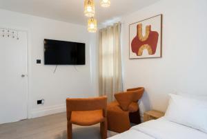 Modern Self-Contained Studio near Selhurst Station with Private Entrance
