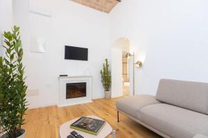 Casa dartista con soffitti depoca vicino Termini