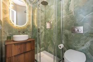 Casa dartista con soffitti depoca vicino Termini