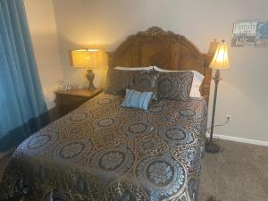 Updated 2 BR | Central Location | 2 Pools & Hot Tub | FREE TICKETS INCLUDED - FHD-18