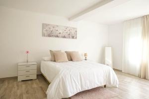 Spacious and bright house next to the beach
