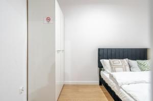 Krzywa Homely Apartment by BookingHost