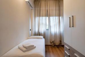 2 min Metro - Sleeps 7 - 2 BR - 2 baths