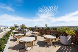 Bright 1BR with Pool View in Prime Location