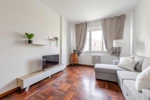 Magic Rent - Piazzale Carlo Maciachini 11 Milano