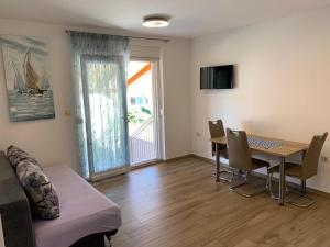 Holiday apartment in Punat with terrace, air conditioning, WiFi, washing machine 4534-3