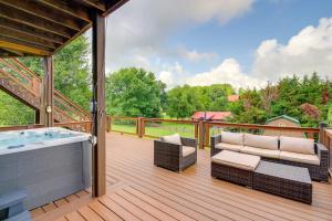 Expansive Smoky Mtn Retreat with Main and Guest Cabins